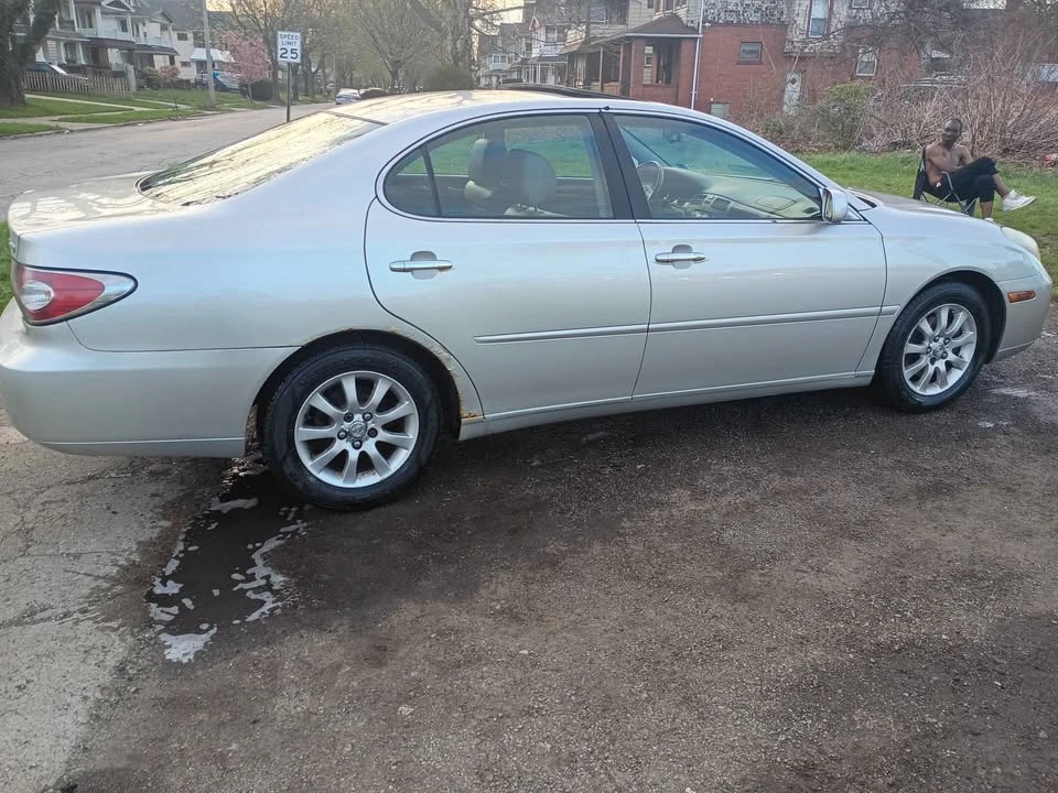 2002 Lexus ES 4th Gen - Image 2 of 2