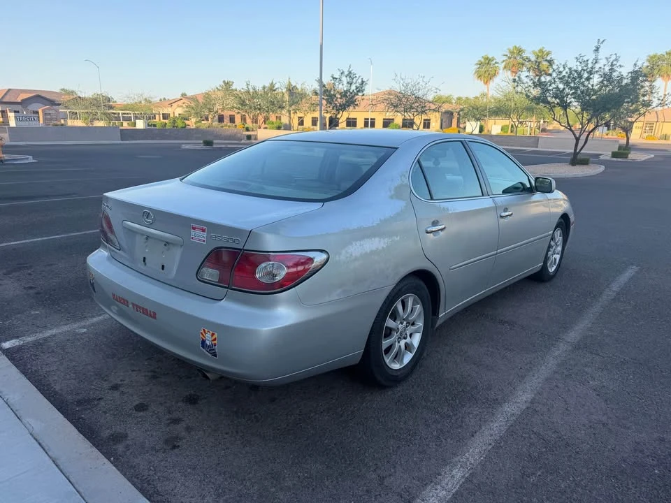2002 Lexus ES 4th Gen - Image 4 of 10