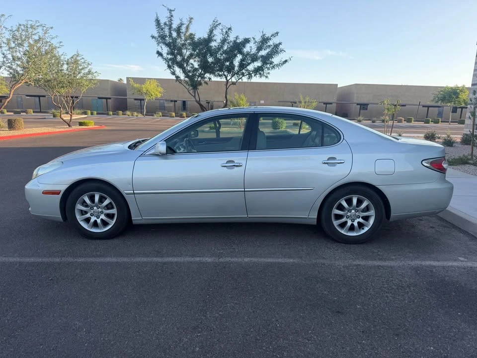 2002 Lexus ES 4th Gen - Image 2 of 10