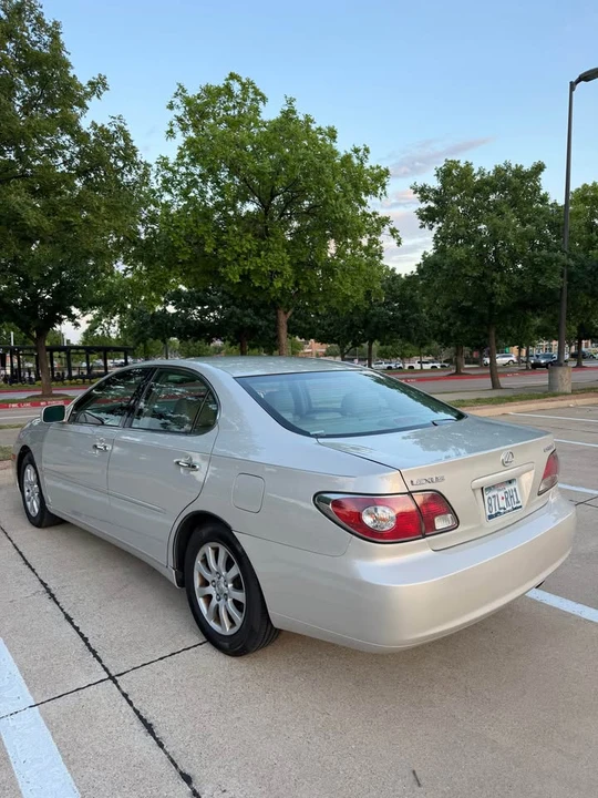 2002 Lexus ES 4th Gen - Image 4 of 10