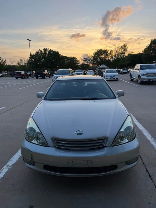 2002 Lexus ES 4th Gen - Image 2 of 10