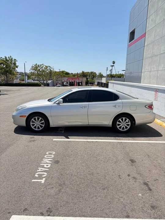 2002 Lexus ES 4th Gen - Image 2 of 15
