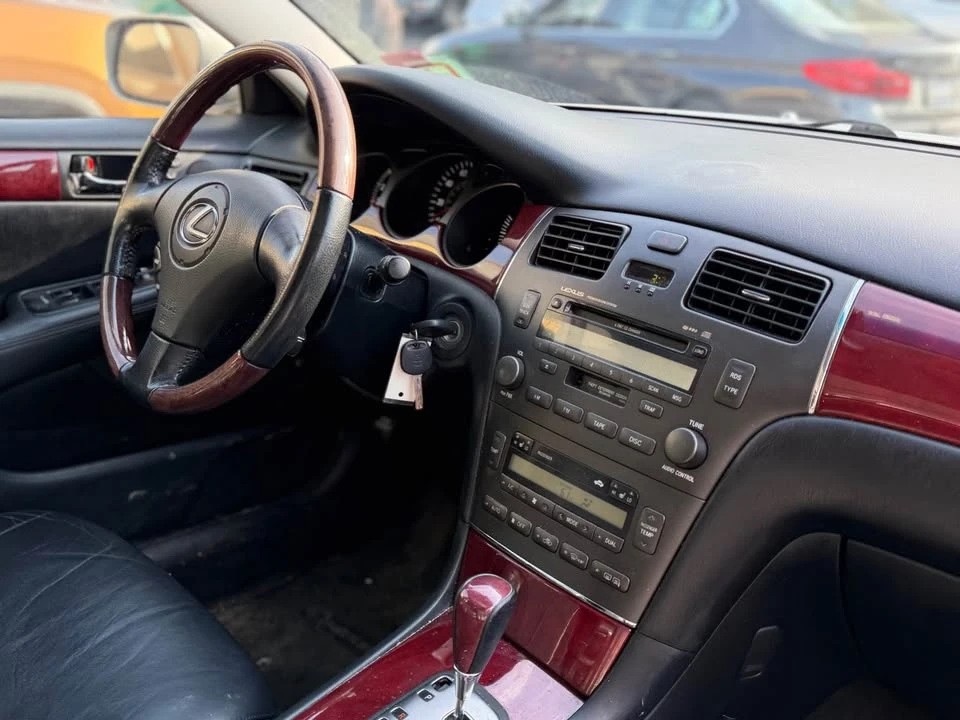 2002 Lexus ES 4th Gen - Image 11 of 12