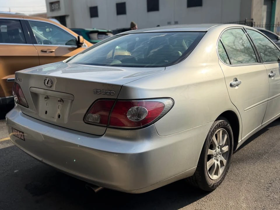 2002 Lexus ES 4th Gen - Image 4 of 12