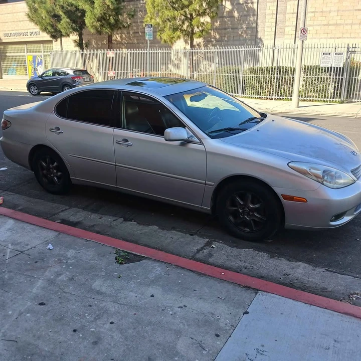 2002 Lexus ES 3rd Gen - Image 2 of 13