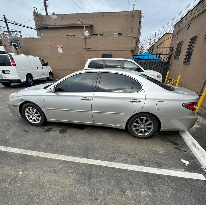 2002 Lexus ES 3rd Gen - Image 2 of 11