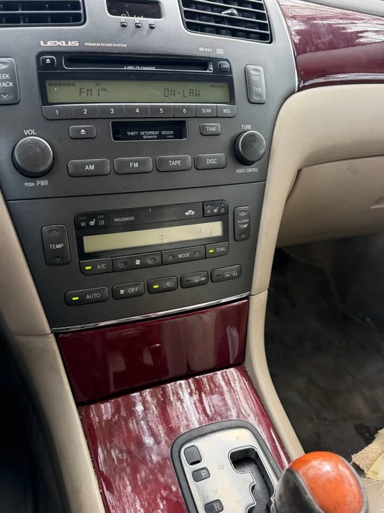2002 Lexus ES 4th Gen - Image 10 of 11
