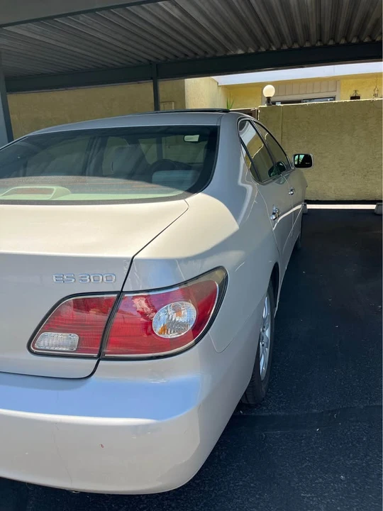 2002 Lexus ES 4th Gen - Image 9 of 11
