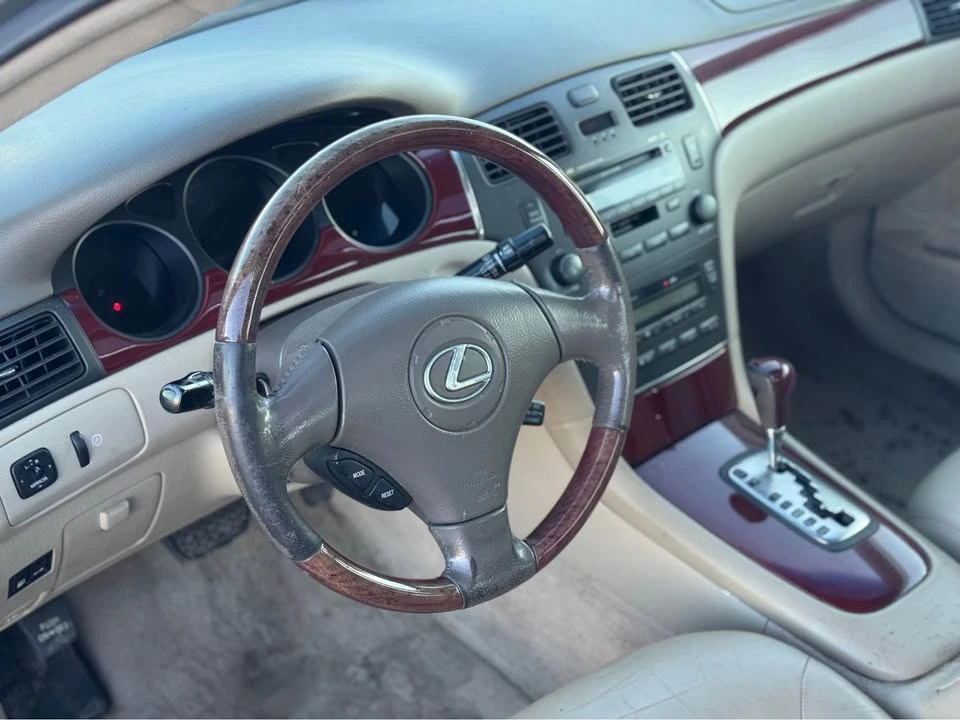 2002 Lexus ES 4th Gen - Image 10 of 13