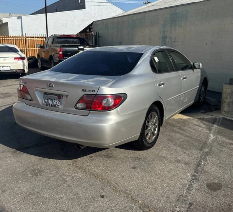 2002 Lexus ES 4th Gen - Image 4 of 10
