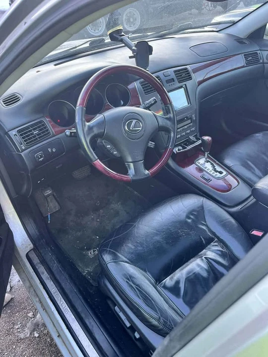2002 Lexus ES 4th Gen - Image 9 of 12