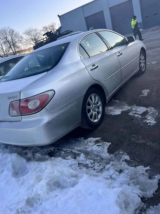 2002 Lexus ES 4th Gen - Image 2 of 12