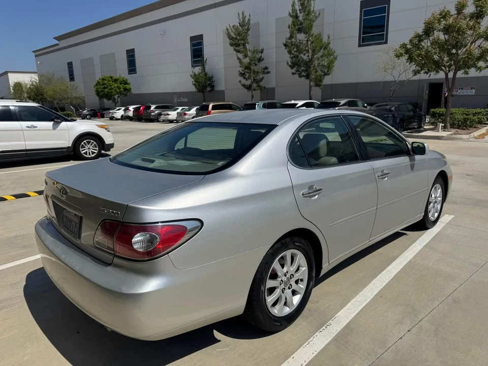 2002 Lexus ES 4th Gen - Image 12 of 20