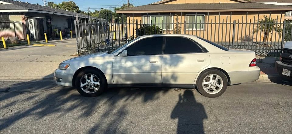 2002 Lexus ES 4th Gen - Image 2 of 4