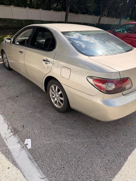 2002 Lexus ES 3rd Gen - Image 2 of 3