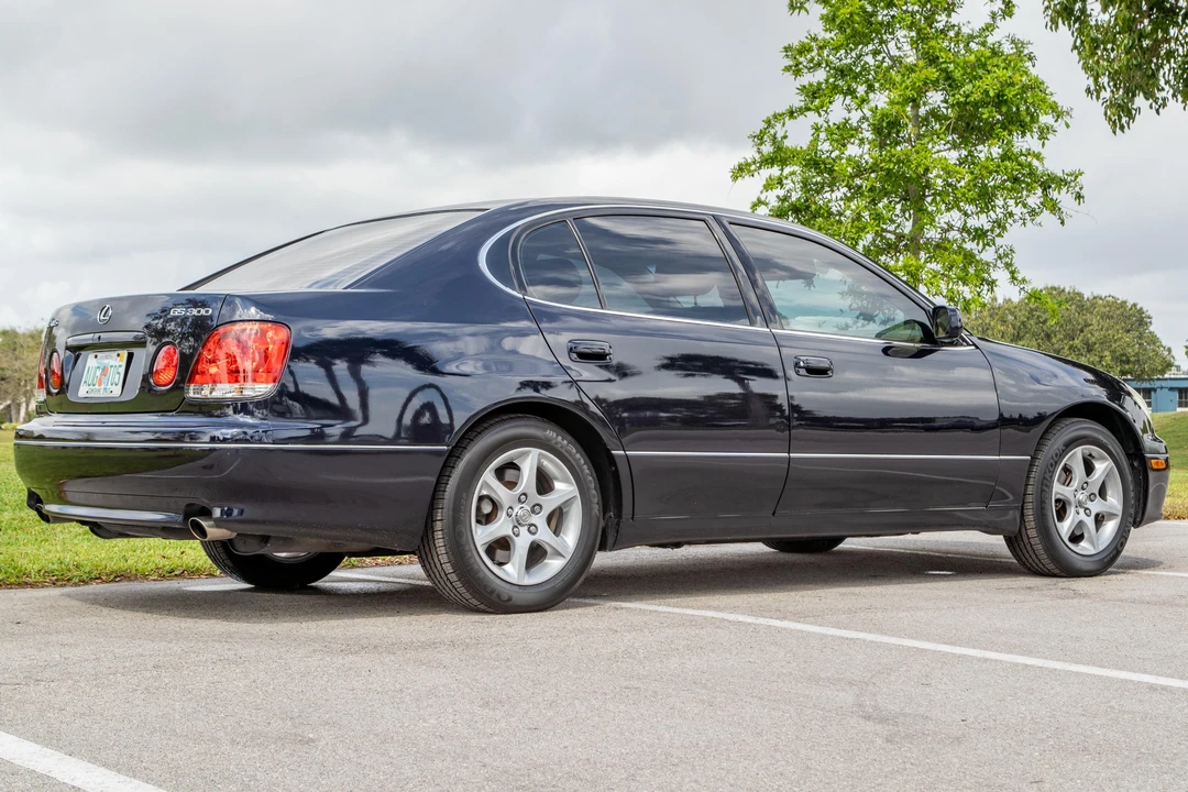 2002 Lexus GS 2nd Gen - Image 4 of 31
