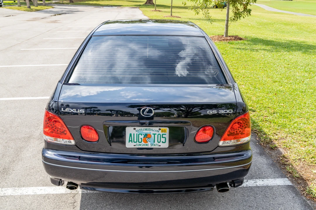 2002 Lexus GS 2nd Gen - Image 11 of 31