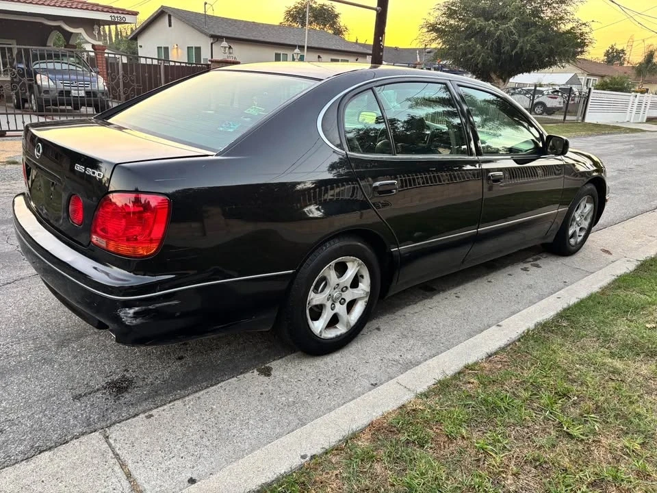 2002 Lexus GS 2nd Gen - Image 3 of 11