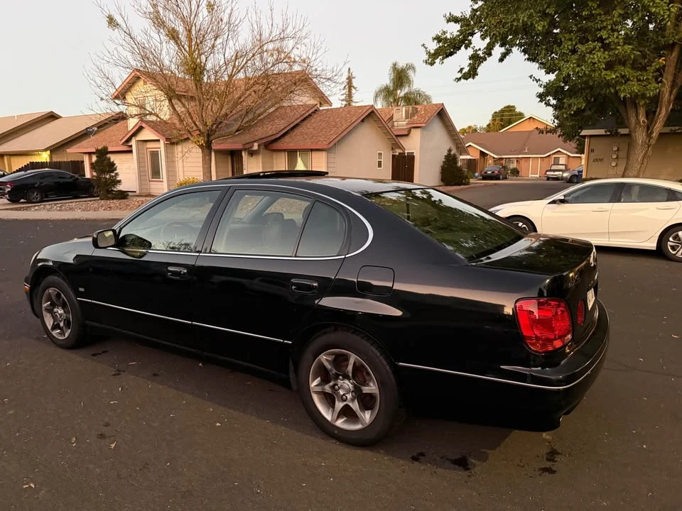 2002 Lexus GS 2nd Gen - Image 4 of 9