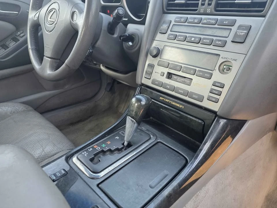 2002 Lexus GS 2nd Gen - Image 10 of 13