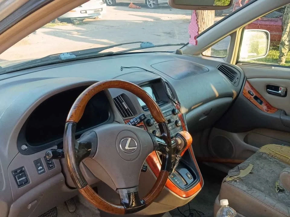 2002 Lexus GS 2nd Gen - Image 2 of 4