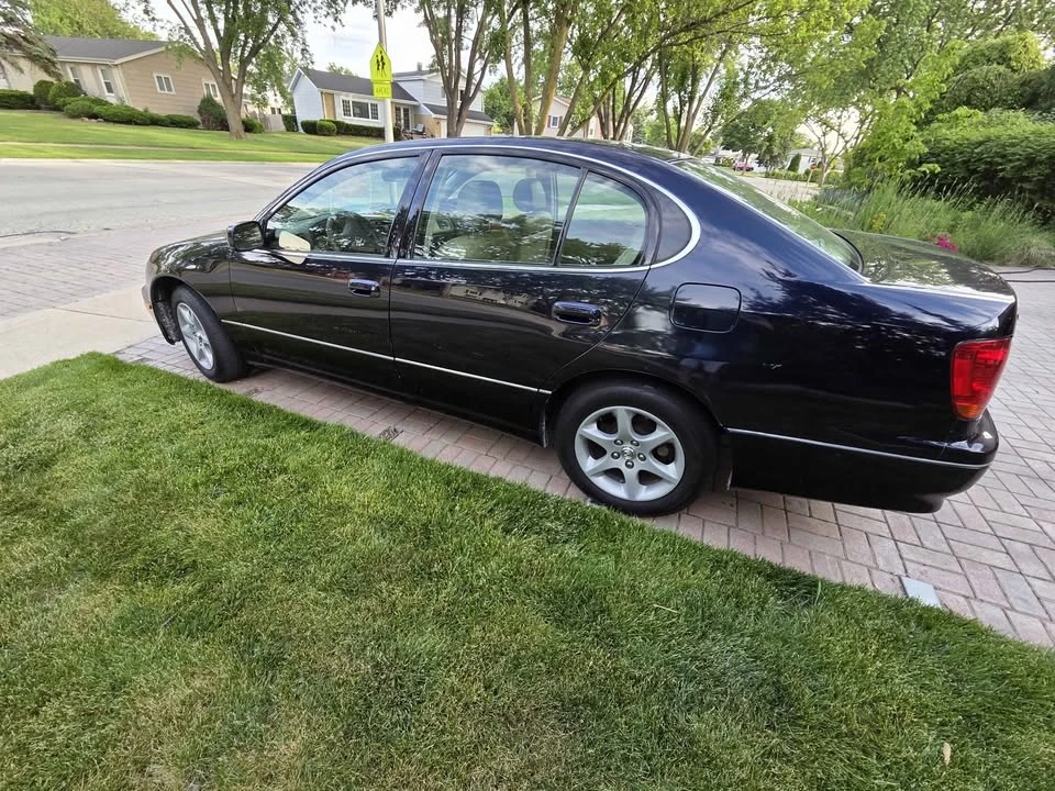 2002 Lexus GS 2nd Gen - Image 4 of 12