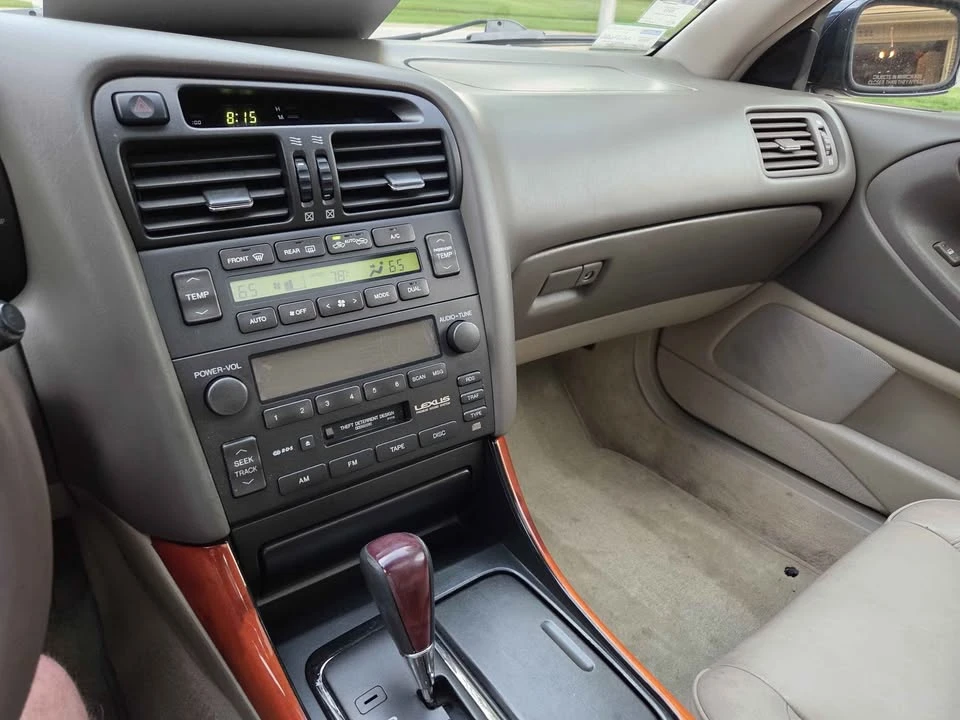 2002 Lexus GS 2nd Gen - Image 8 of 12