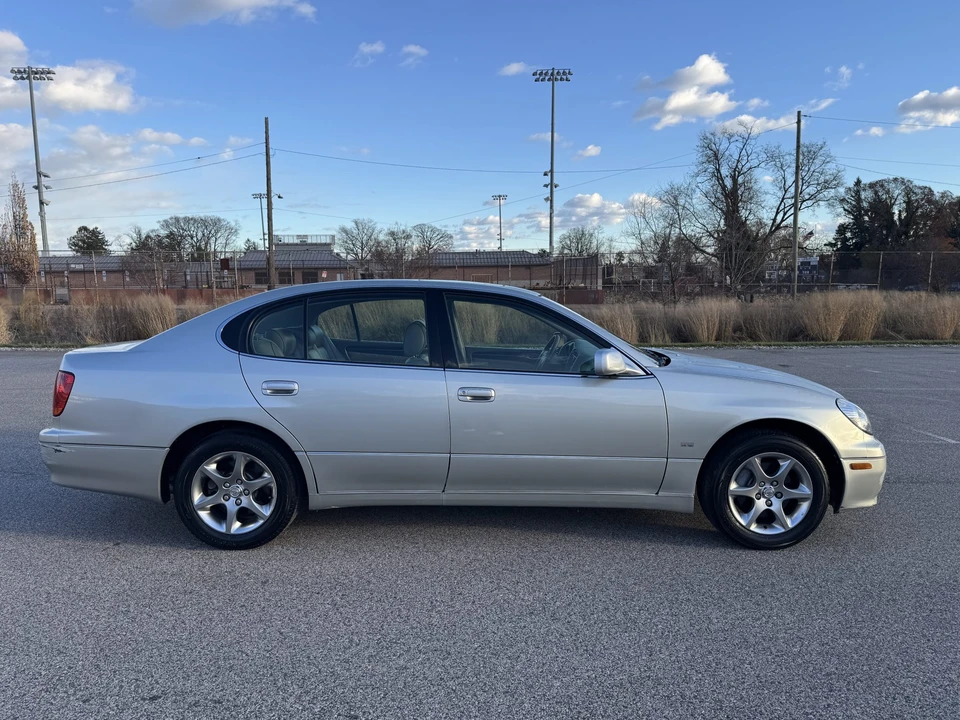 2002 Lexus GS 2nd Gen - Image 17 of 31