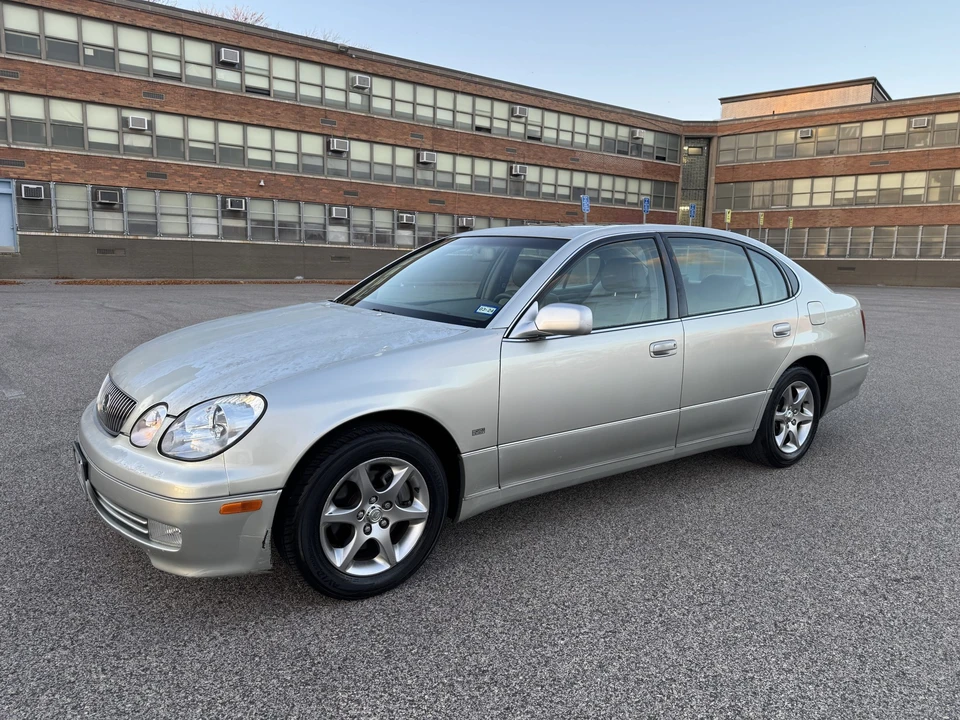 2002 Lexus GS 2nd Gen - Image 2 of 31