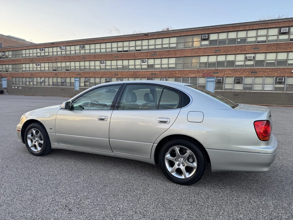 2002 Lexus GS 2nd Gen - Image 29 of 31
