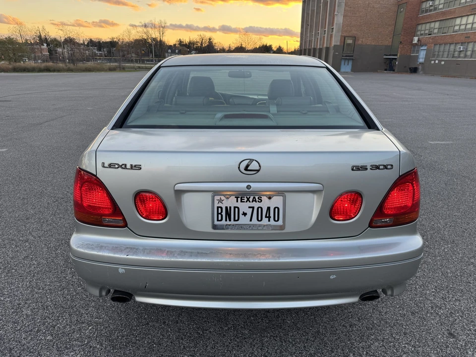 2002 Lexus GS 2nd Gen - Image 23 of 31