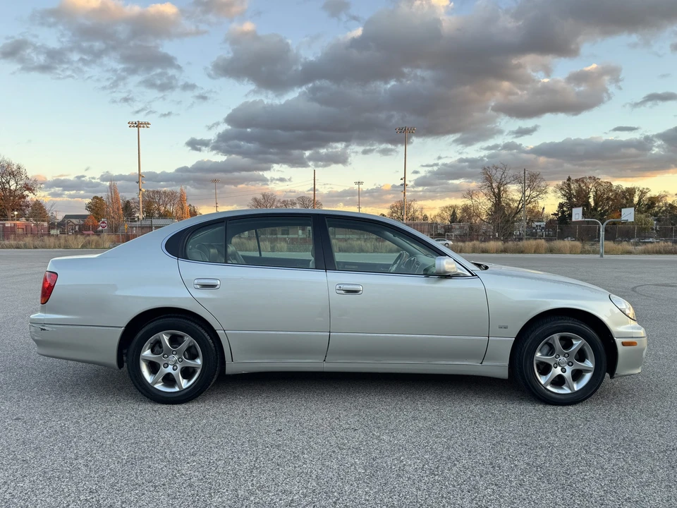 2002 Lexus GS 2nd Gen - Image 16 of 31