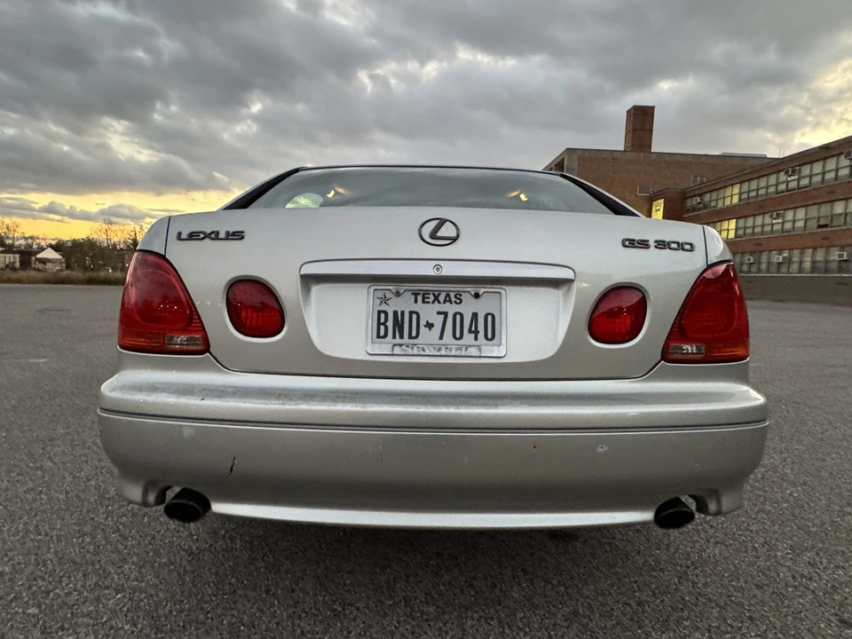 2002 Lexus GS 2nd Gen - Image 22 of 31