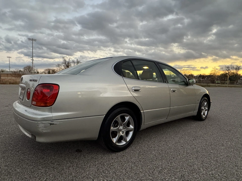 2002 Lexus GS 2nd Gen - Image 19 of 31