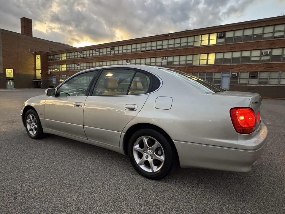 2002 Lexus GS 2nd Gen - Image 28 of 31