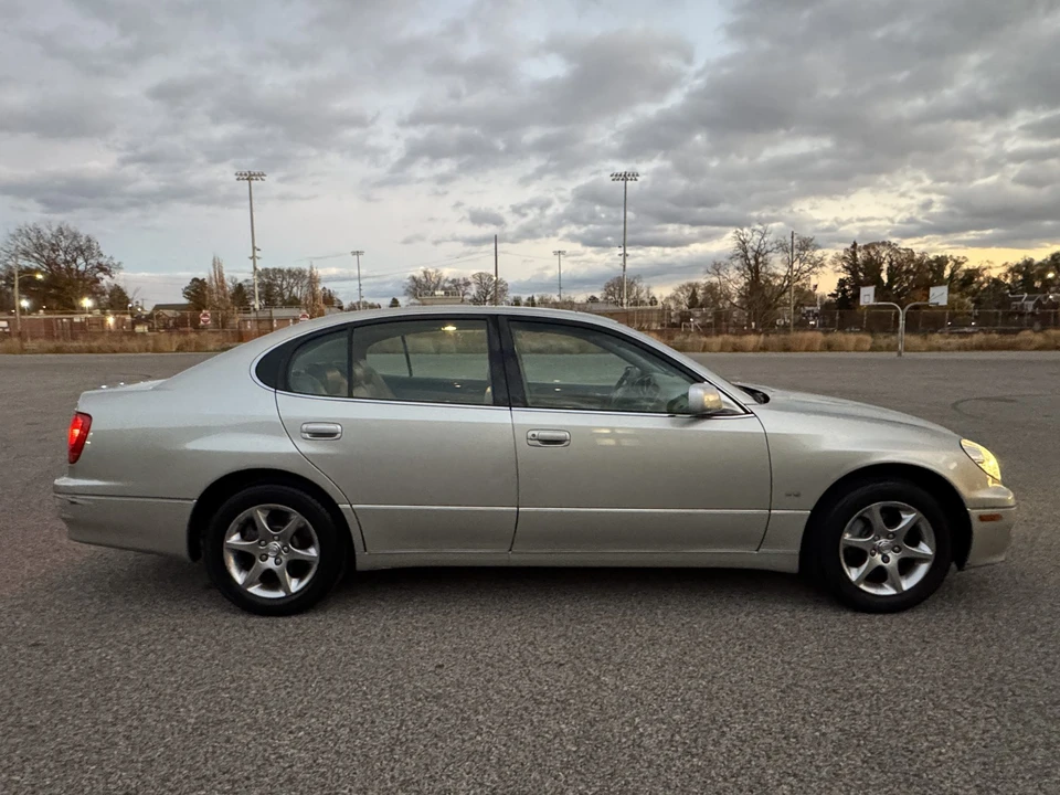 2002 Lexus GS 2nd Gen - Image 15 of 31