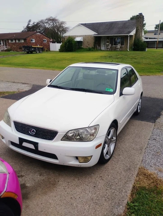 2002 Lexus IS 1st Gen - Image 2 of 9