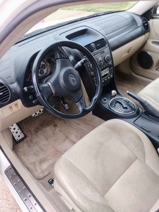 2002 Lexus IS 1st Gen - Image 8 of 9