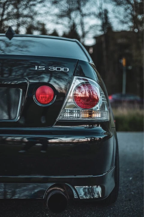 2002 Lexus IS 1st Gen - Image 5 of 7