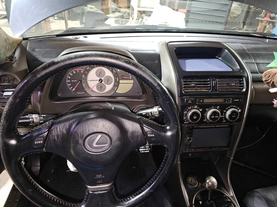 2002 Lexus IS 1st Gen - Image 6 of 9