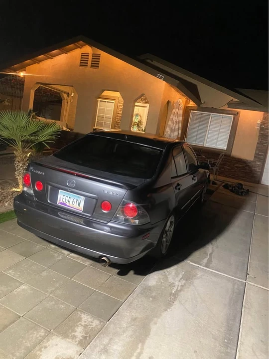 2002 Lexus IS 1st Gen - Image 4 of 8