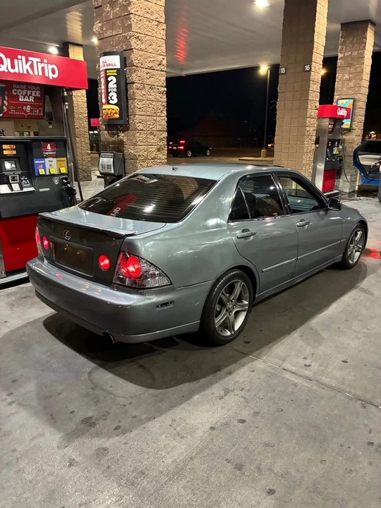2002 Lexus IS 1st Gen - Image 4 of 8