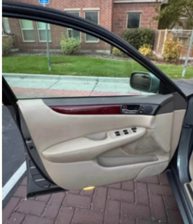 2002 Lexus IS 1st Gen - Image 2 of 9