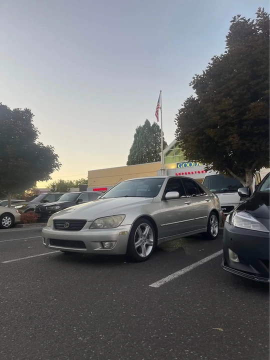 2002 Lexus IS 1st Gen - Image 6 of 9