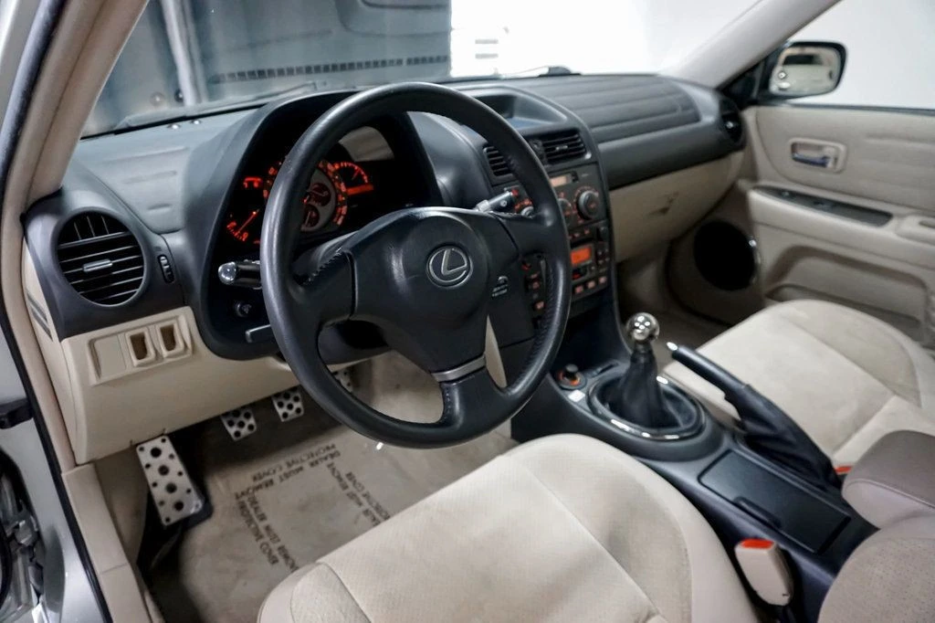 2002 Lexus IS 1st Gen - Image 9 of 12