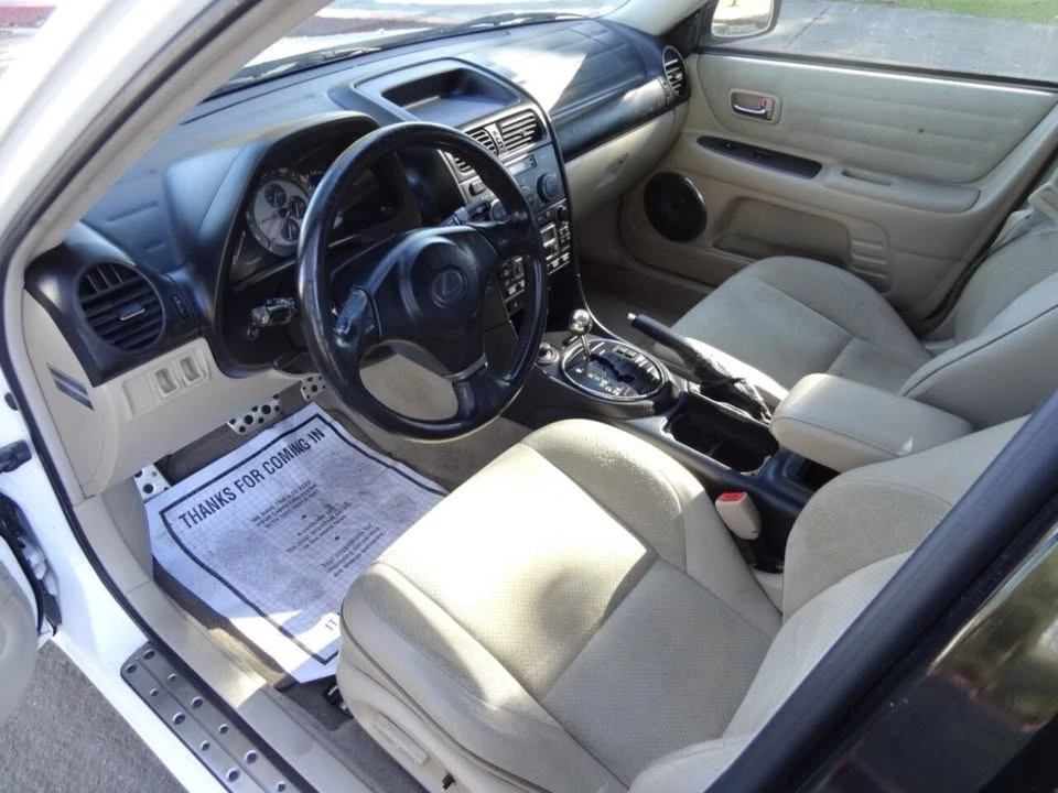 2002 Lexus IS 1st Gen - Image 10 of 15