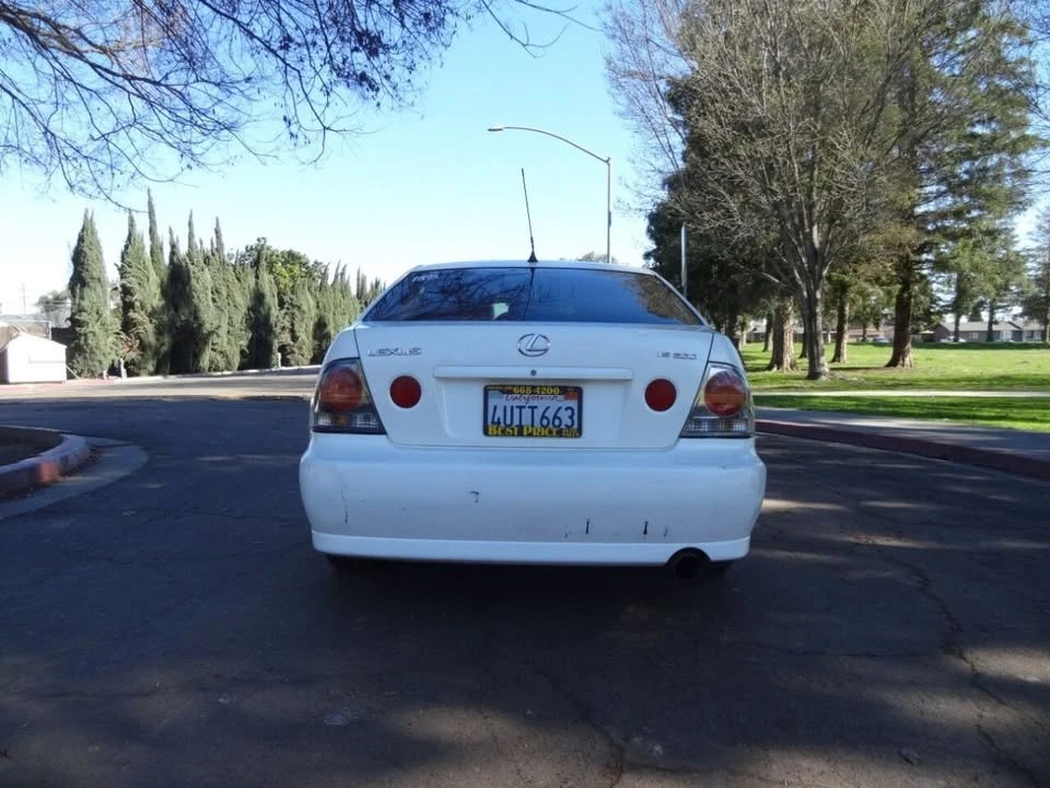 2002 Lexus IS 1st Gen - Image 5 of 15