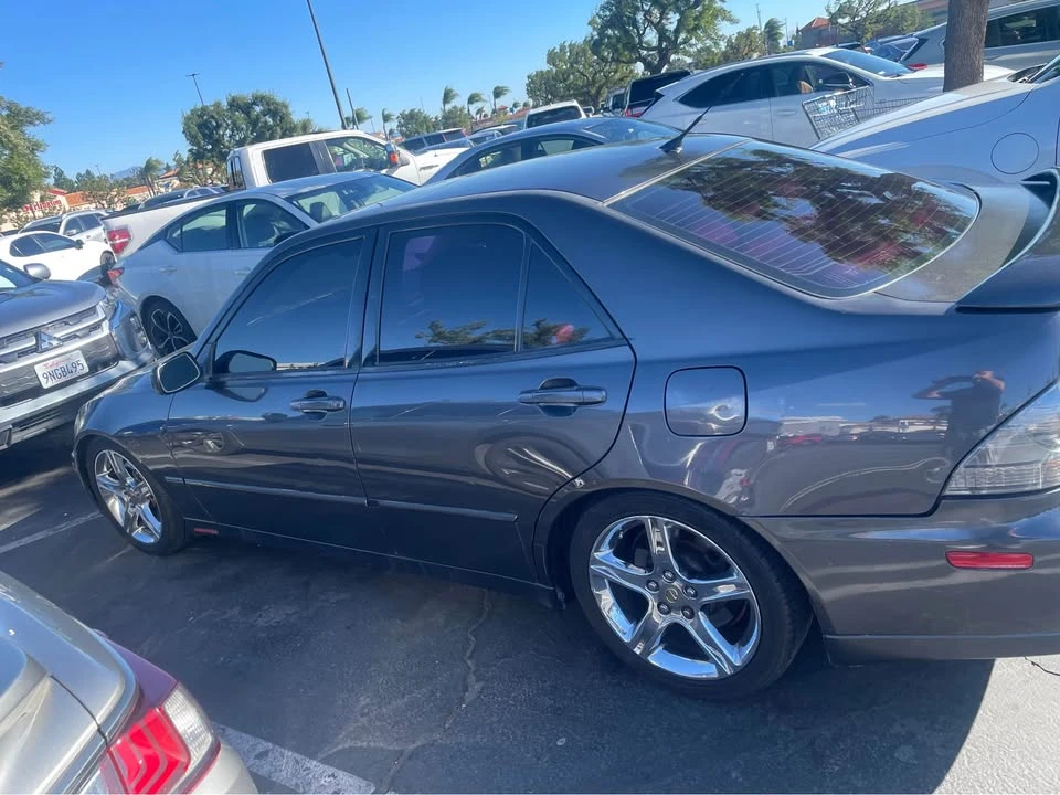 2002 Lexus IS 1st Gen - Image 2 of 2