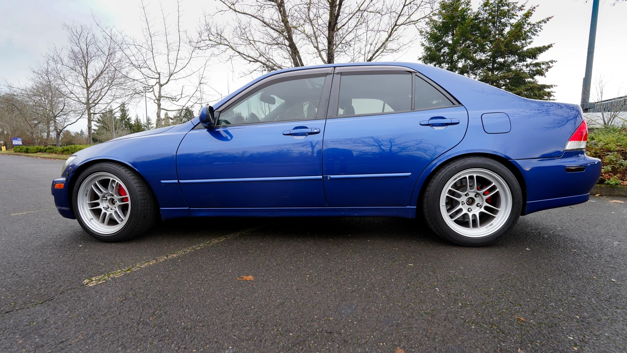 2002 Lexus IS 1st Gen - Image 16 of 31
