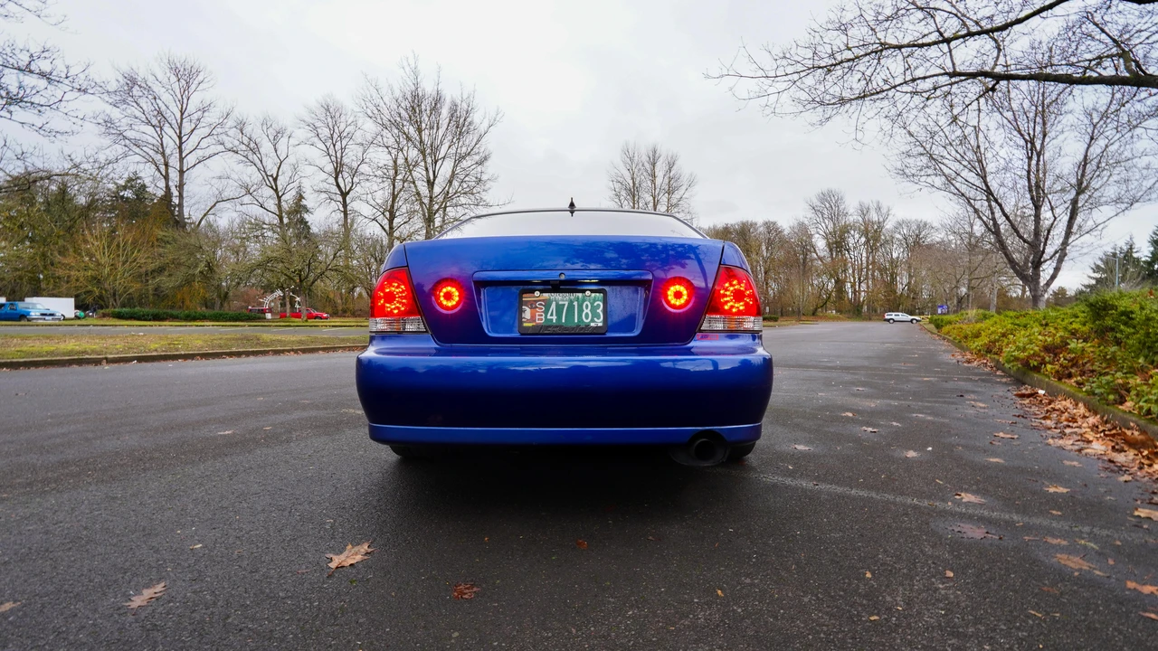 2002 Lexus IS 1st Gen - Image 19 of 31